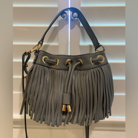 Mily Essex Fringe Small Drawstring Bucket Cross Body Bag
Grey LIKE NEW - Picture 3 of 8